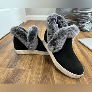 Platform JSlide shoes with fur